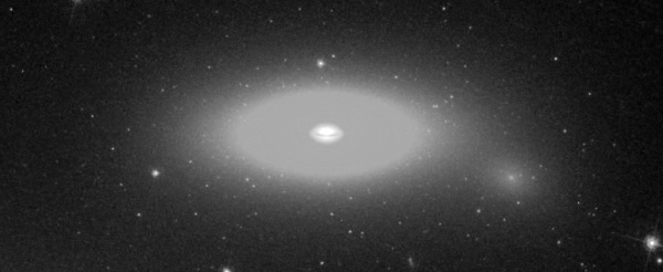 Fig. 1: Optical Hubble Space Telescope image of the compact lenticular galaxy NGC1277. (Credit: Hubble Space Telescope)